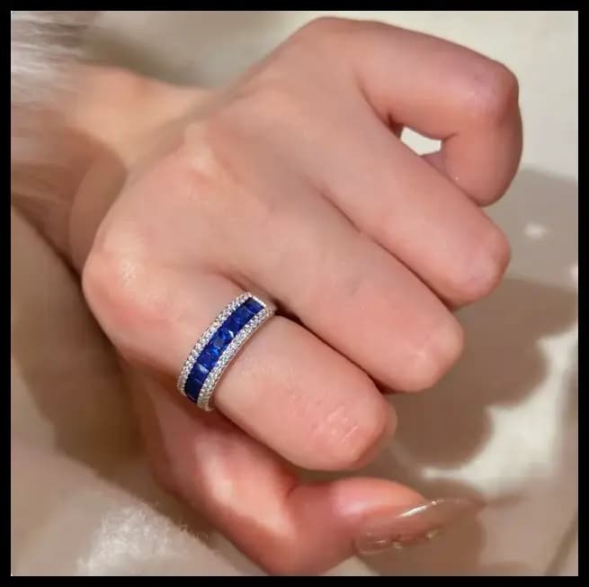 Bracelet jonc artisanal en or 14 carats avec saphir, rubis et diamants pour femme – Bijou de fiançai