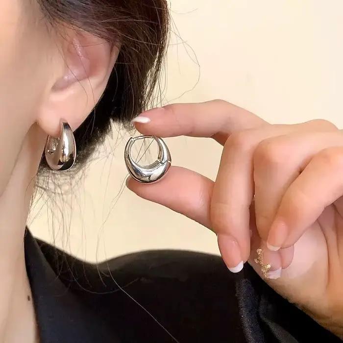 Nouvelles Boucles d'Oreilles Femme Diamantées Scintillantes Forme Café, Polyvalentes, Sensation Haut