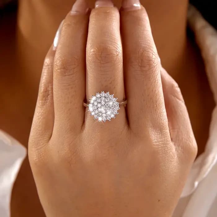 Bague Ronde Éclatante Fleurie pour Femme en Laiton et Zircon, Motif Floral en Grappe, Bande Fine Dél