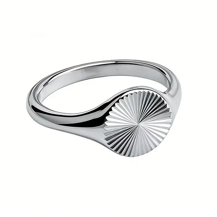 Bague signet style INS à texture soleil éclatant, en acier inoxydable plaqué or 18 carats, tailles 5