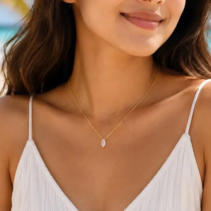 Collier pendentif en forme d'œil marquise délicat avec zircone cubique, plaqué or 14 carats, résista