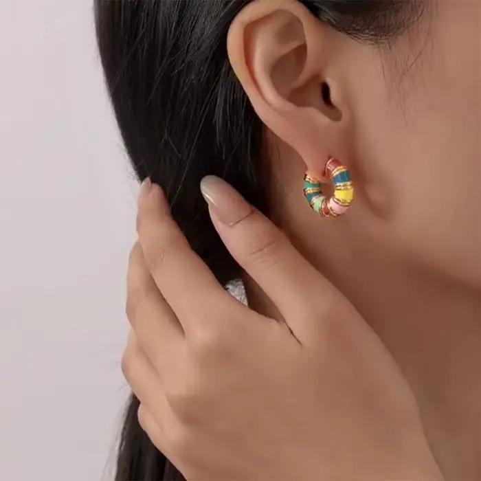 Boucles d'oreilles rondes en émail de couleur rétro romantique français, couleur or, nouvelles boucles d'oreilles pour femmes, accessoires de bijoux à la mode, 2025