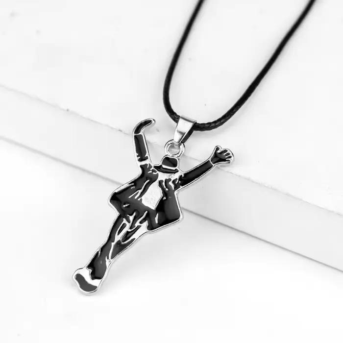 Collier Michael Jackson BAD, Pendentif MJ Classique Rock Roll Intemporel, Bijou Punk Tendance, Cadeau pour Hommes et Femmes