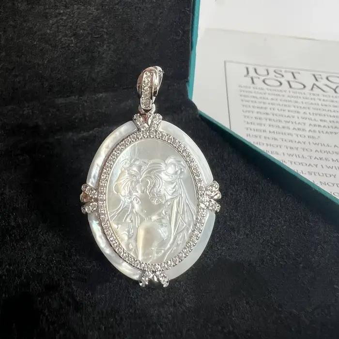 Pendentif vintage Sailor Moon gravé en nacre, collier en cuivre plaqué or 18 carats avec zircon, bijoux anime pour femmes