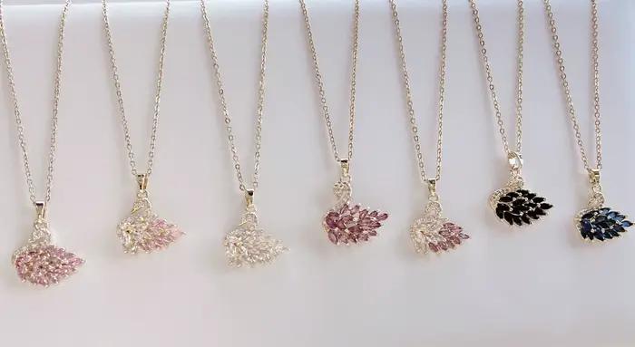 Collier pendentif cygne en cuivre incrusté de zircon, un cadeau de vacances doux et romantique pour les femmes