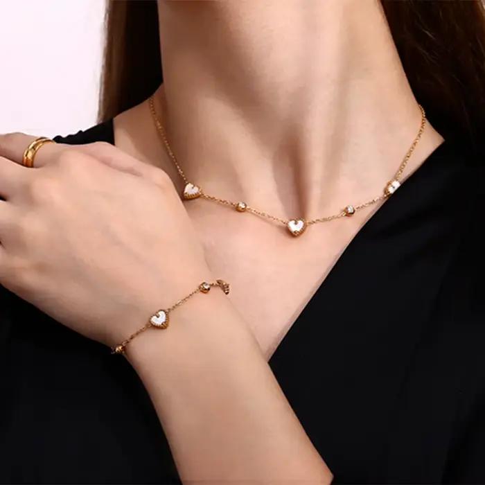 E.B.belle – Bracelet rond en forme de cœur à trois coquillages, collier en acier inoxydable pour femmes, bijoux plaqués or 18 carats