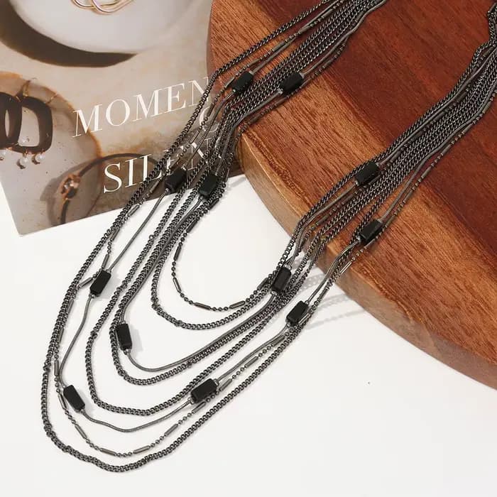 Collier chaîne de perles multicouche à la mode