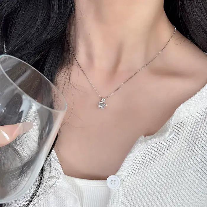 Collier petit cygne pour femmes, léger, luxe, haute couture, chaîne de clavicule polyvalente, cadeau