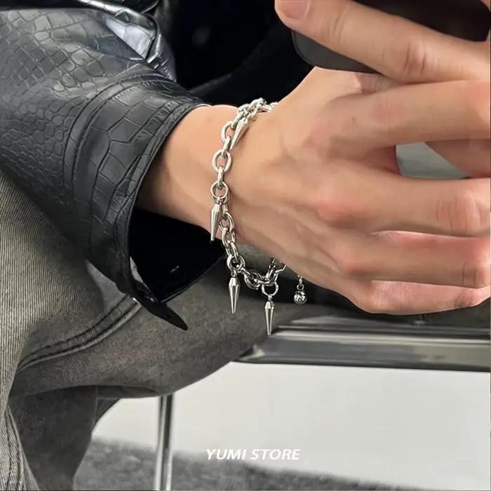 Bracelet à rivets Punk pour hommes et femmes, Hip Hop, pendentif à rivets en acier titane, rétro, bijoux de rue, accessoires Kpop, vente en gros