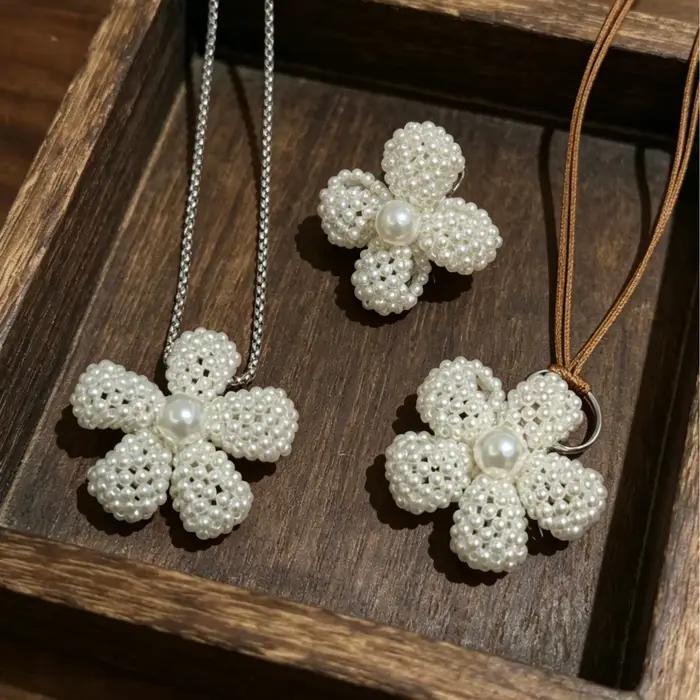 Nouveau Collier Long Créatif en Fausse Perle et Fleur pour Femme, Pendentifs Élégants Faits Main pour Pulls
