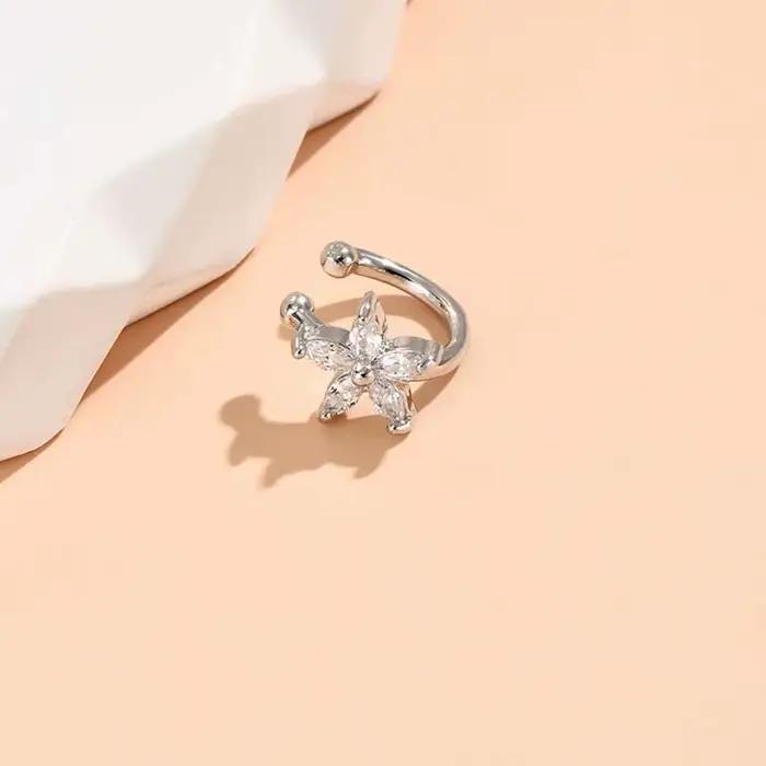 Clip d'oreille en forme de fleur en Zircon pour femmes et filles, cristal brillant de luxe, Non Piercing, boucles d'oreilles, bijoux cadeaux de mariage