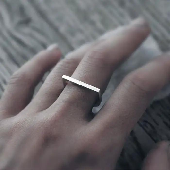 Bague fine en forme de D plaquée or pour femmes, en acier inoxydable de qualité supérieure, résistante à l'eau, minimaliste, élégante, idéale comme cadeau
