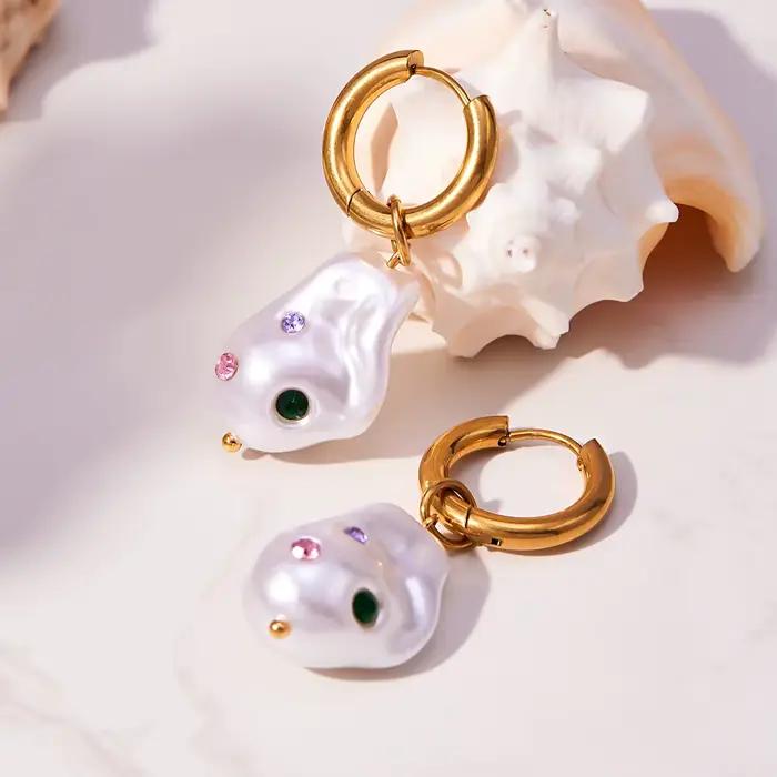 Ars Boucles d'oreilles créoles en acier inoxydable avec breloque en perles baroques Boucles d'oreilles pendantes plaquées or avec boucles d'oreilles pendantes en perles vintage en zircon