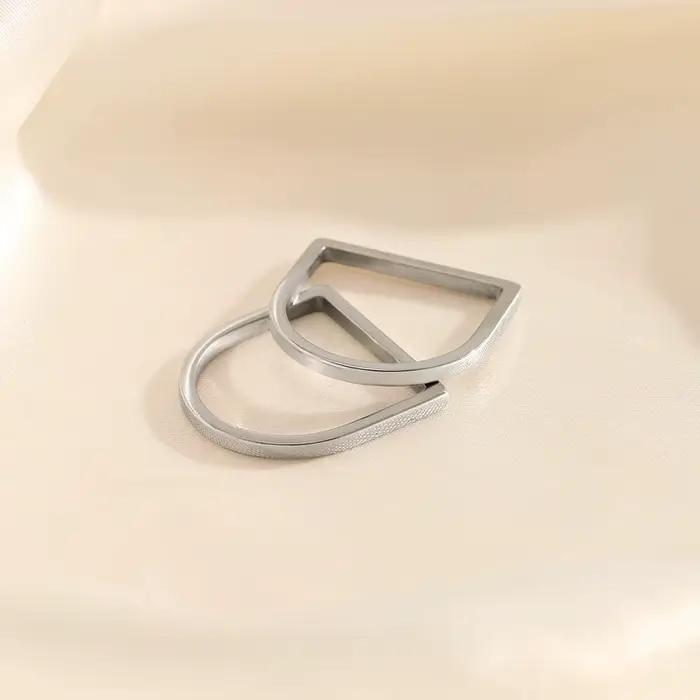 Bague fine en forme de D plaquée or pour femmes, en acier inoxydable de qualité supérieure, résistante à l'eau, minimaliste, élégante, idéale comme cadeau