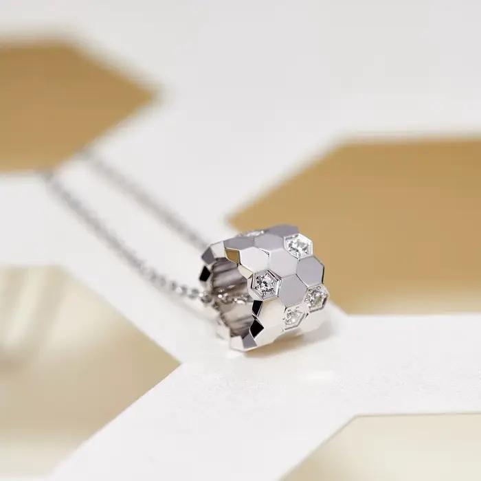 S 925 argent sterling diamant clouté or 18 carats premium CNC série nid d'abeille charmant collier pour femme. Abeille mon amour