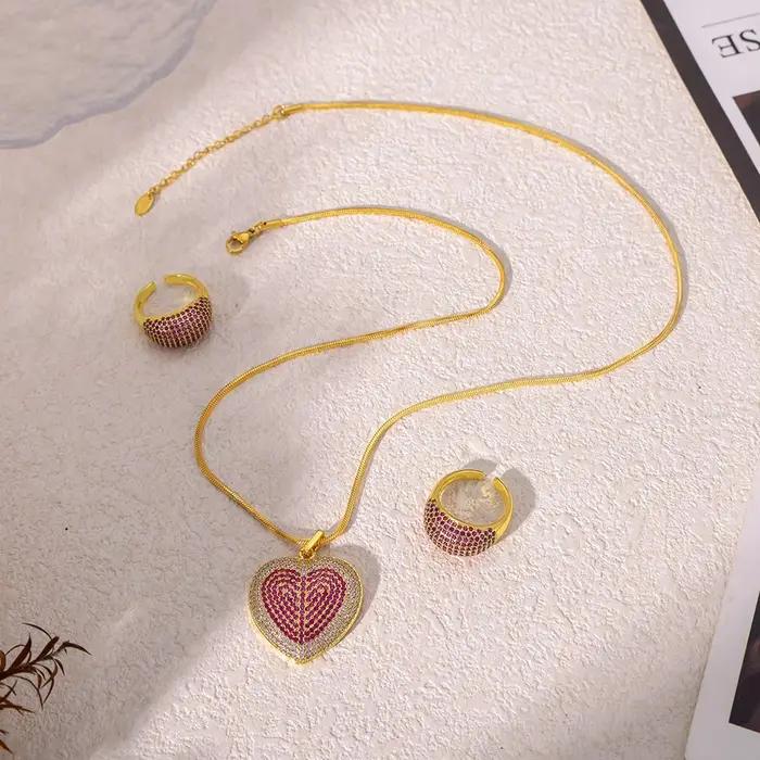 Ensemble Collier et Bague Tendance en Acier Inoxydable Plaqué Or avec Pendentif Cœur en Zircon Rose Rouge pour Femme, Bijoux de Mode Charmants, Vente en Gros
