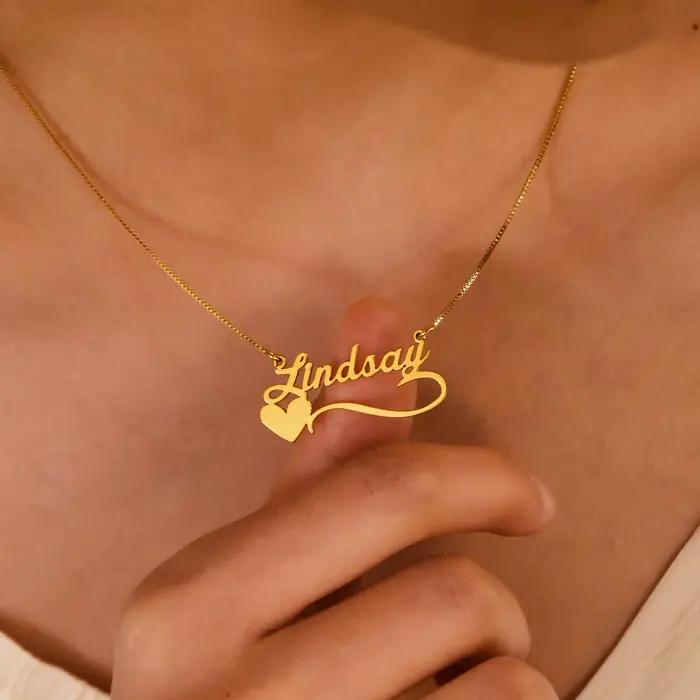 Collier de nom personnalisé avec coeur gravé collier de coeur collier de nom de coeur collier de coeur personnalisé cadeau de fête des mères
