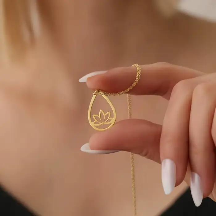 Collier pendentif goutte d'eau en forme de fleur de Lotus, délicat, en acier inoxydable plaqué or, bijoux de méditation et de Yoga