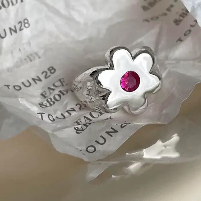 Bague Fleur Argentée pour Femme – Cadeau Design Creux Rétro Hip Hop – Bijou Polyvalent pour Fête – Dropshipping