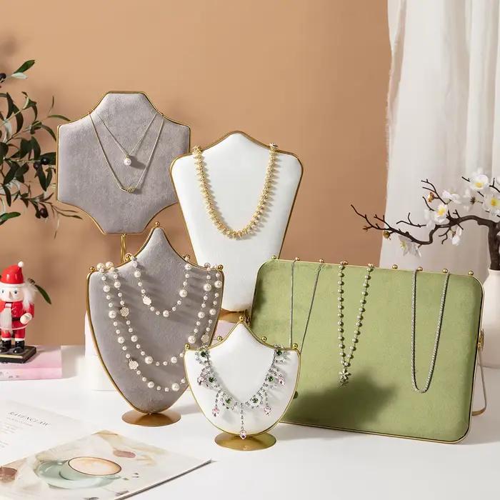 Porte-bijoux vert à coussin doux avec base en métal pour décoration intérieure et présentation commerciale polyvalente occasions spéciales