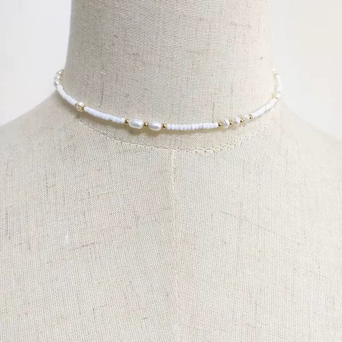 Collier de petites perles d'eau douce pour femmes
