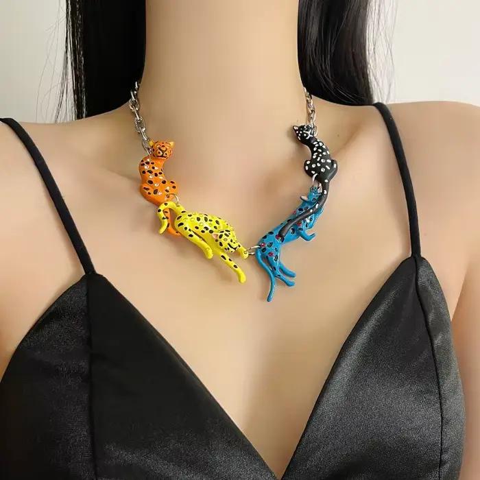 Collier pendentif léopard émaillé coloré, chaîne à breloques animales multicolores, bijoux punk Y2K tendance pour femme, cadeau de fête