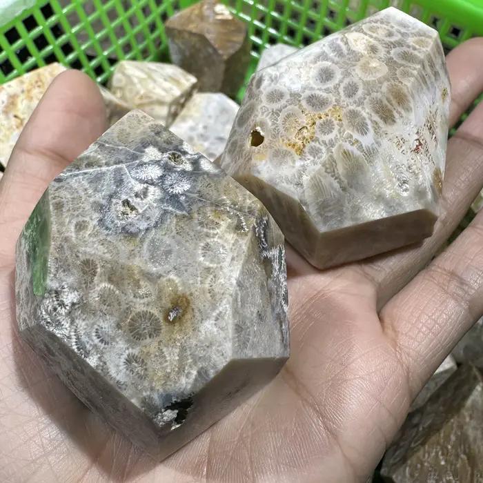1 pièce de jade corail de haute qualité |   Forme libre avec motifs uniques, forme irrégulière, parfaite pour les bijoux et la décoration intérieure