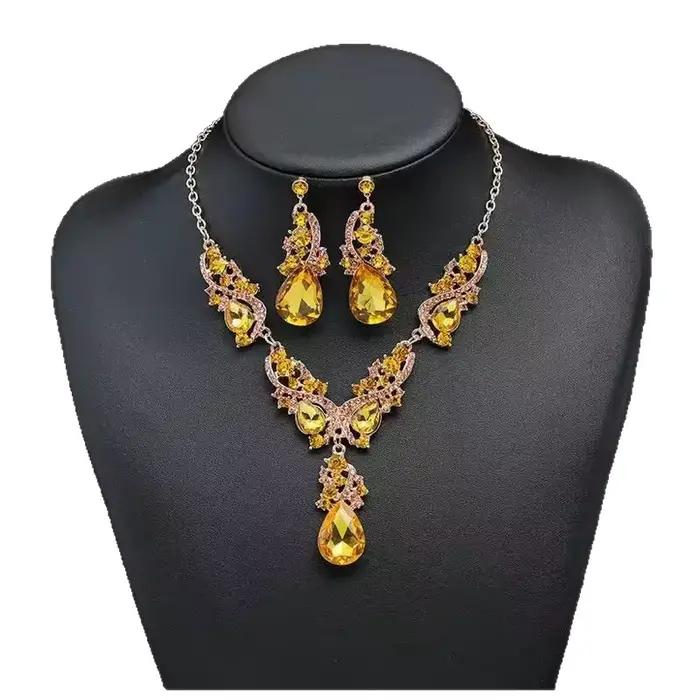 Ensemble de bijoux à la mode exquis, collier et boucles d'oreilles élégants, plein de diamants scintillants, alliage géométrique, bijoux à la mode