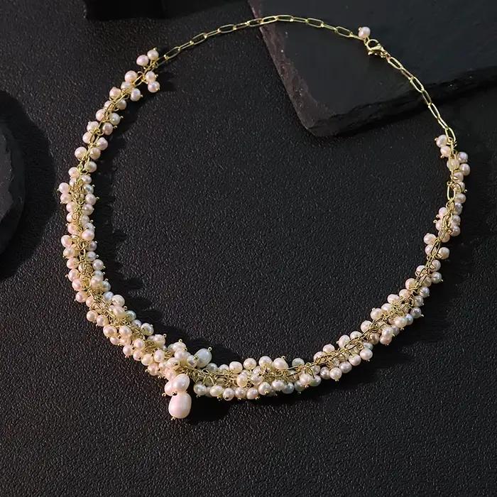 Collier de perles d'eau douce naturelles plaqué or 18 carats bijou pour femmes élégant et sophistiqué pour les soirées et occasions spéciales