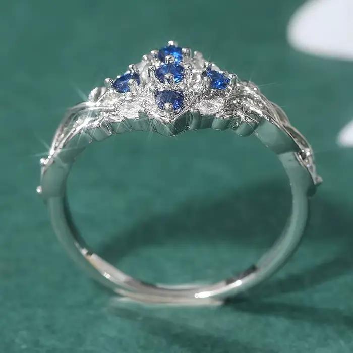 Bague de luxe en zircone synthétique bleue étincelante plaquée argent pour femme, accessoires de bijoux classiques pour banquets et mariages, cadeaux