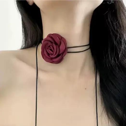 Collier en dentelle florale, mignon, chic, bohème, unique, tendance pour femmes, design élégant avec pendentif en cristal, pour le quotidien, le bureau, les soirées, les fêtes, cadeau
