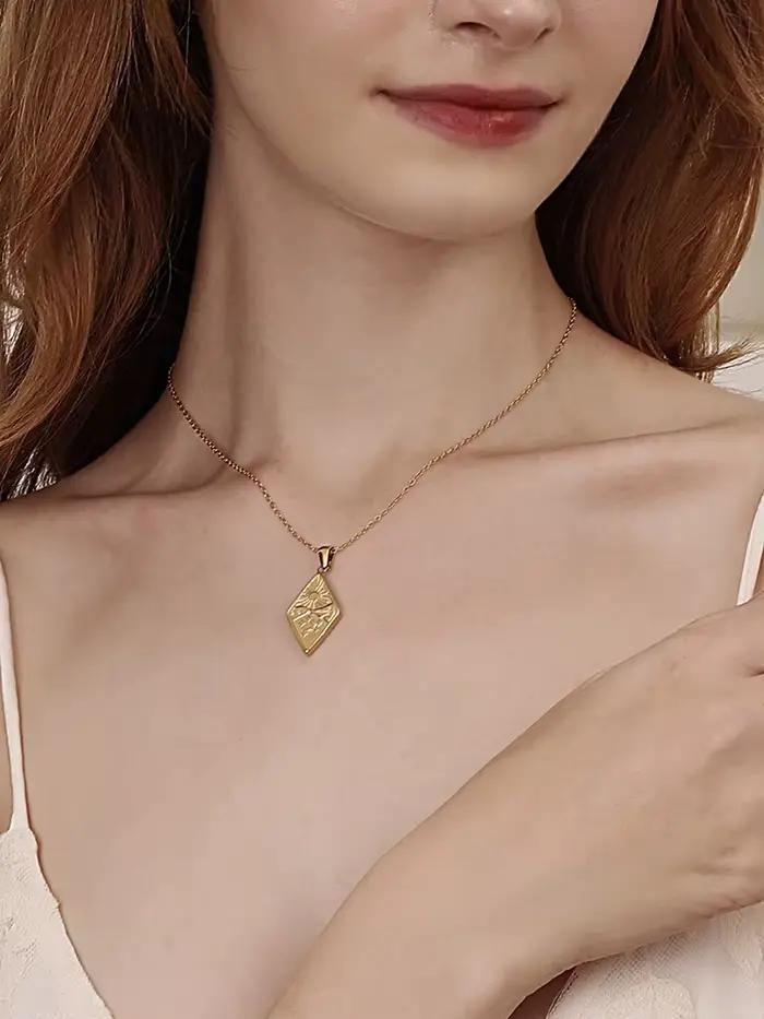 E.B.belle – collier avec pendentif en forme de losange plaqué or 18 carats, en acier inoxydable, étanche, à la mode, bijoux uniques pour femmes