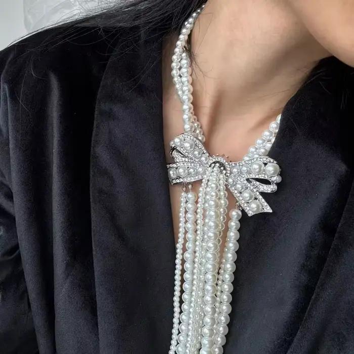 Collier de perles à nœud en diamant français, élégant, luxe léger, design raffiné, chaîne de clavicule, chaîne de pull de niche pour femme