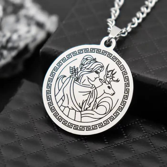 Collier pendentif rond vintage en acier inoxydable, déesse de la chasse grecque des Prairies, Artemis, accessoires Hip Hop, bijoux à la mode