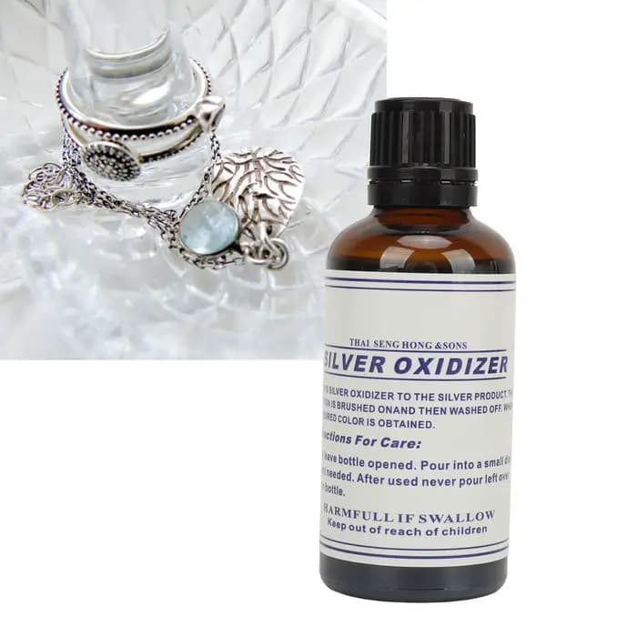 Solution d'oxydant en argent regardé noir