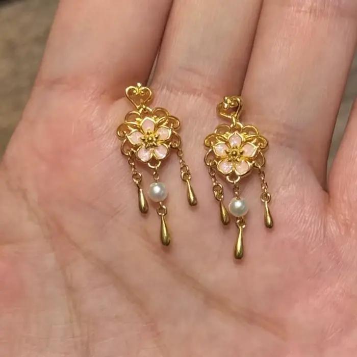 Boucles d'oreilles en fleurs de cerisier pour femmes, style palais, élégantes, romantiques, chics, douces, légères, de luxe, avec pompon, bijoux, nouvelle collection