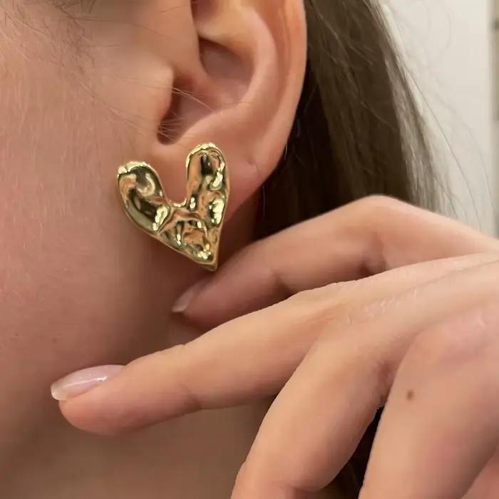 Boucles d'oreilles dorées en forme de grand cœur pour femmes, bijoux simples et exagérés, liquide pliable irrégulier, tempérament lisse et créatif, cadeau pour filles