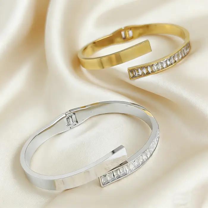 Bracelet ajustable à design croisé avec accents en acier inoxydable et zircon pour un style simple et élégant