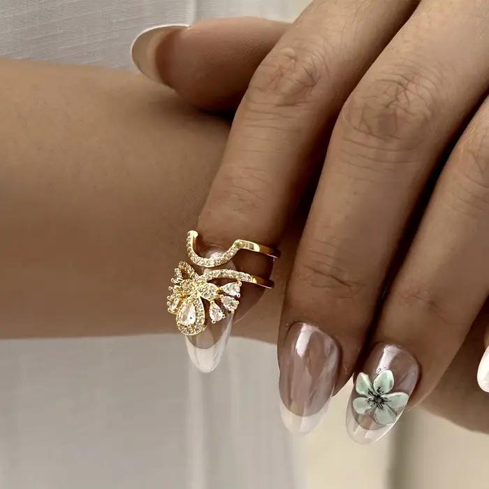 Bague à ongles exquise incrustée de zircon CZ pour femme, design créatif, couronne de fleurs en cristal brillant, bague ouverte, bijou polyvalent pour soirée