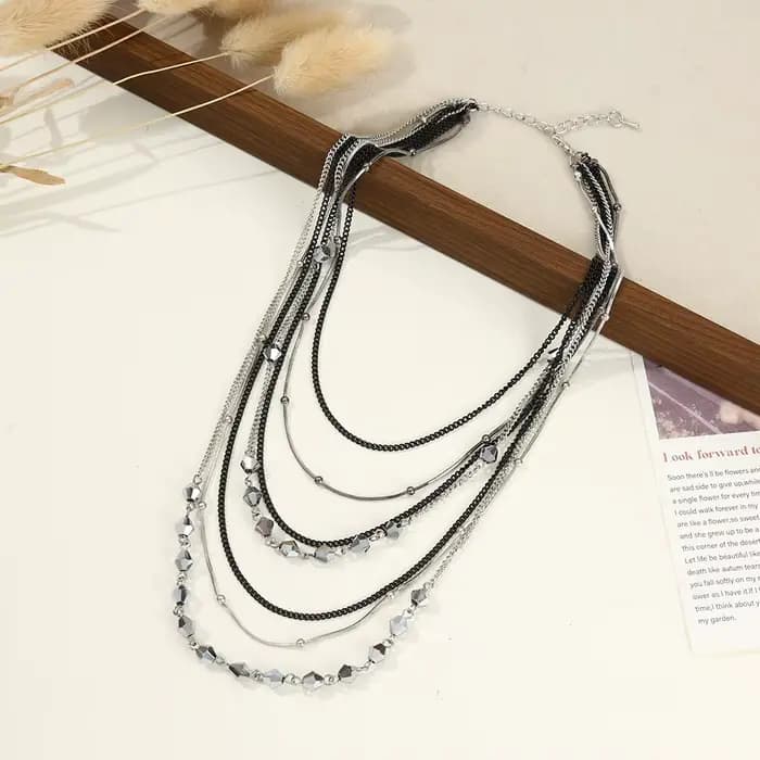 Collier chaîne de perles multicouche à la mode
