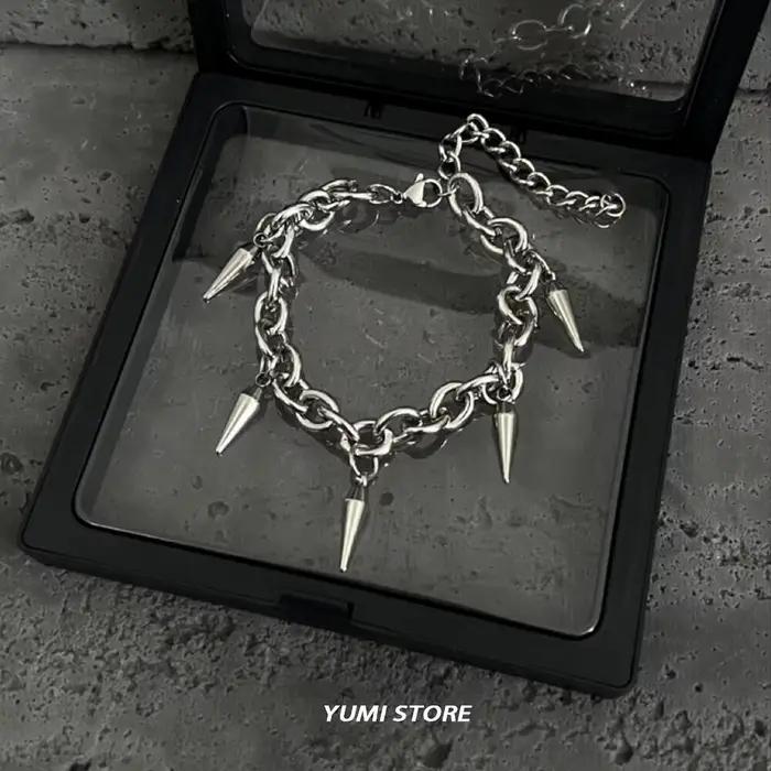 Bracelet à rivets Punk pour hommes et femmes, Hip Hop, pendentif à rivets en acier titane, rétro, bijoux de rue, accessoires Kpop, vente en gros