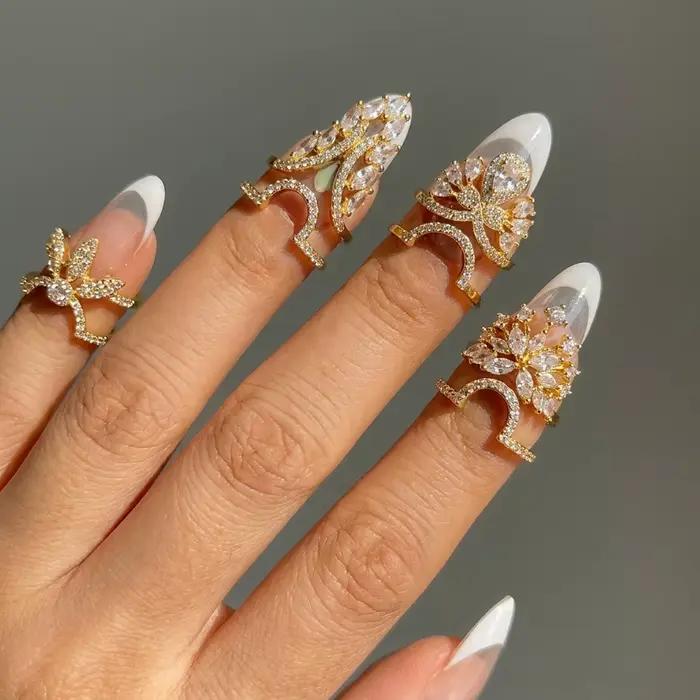 Bague à ongles exquise incrustée de zircon CZ pour femme, design créatif, couronne de fleurs en cristal brillant, bague ouverte, bijou polyvalent pour soirée