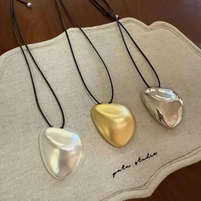 Collier pendentif irrégulier en métal mat pour femmes et filles, longue chaîne minimaliste, chaîne de pull superposée, bijoux à la mode