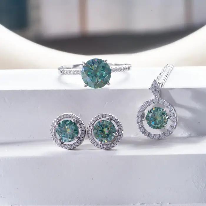 Parure de bijoux en diamant de laboratoire et moissanite Solitaire pour femme élégante, en argent sterling 925, comprenant boucles d'oreilles, bague, pendentif et collier, cadeau de joaillerie fine