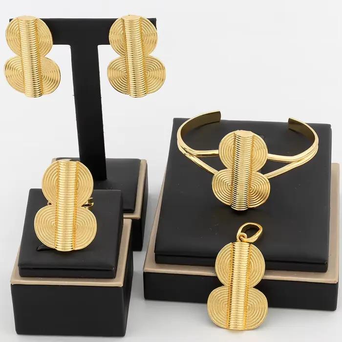 Ensemble de bijoux géométriques, pendentif de forme ronde, boucles d'oreilles plaquées or de dubaï, bracelets de manchette en cuivre, anneau réglable, accessoires de bijouterie, 4 pièces