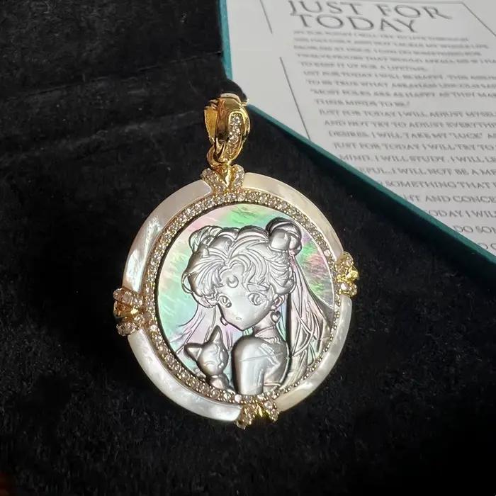 Pendentif vintage Sailor Moon gravé en nacre, collier en cuivre plaqué or 18 carats avec zircon, bijoux anime pour femmes