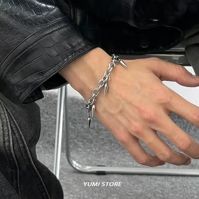 Bracelet à rivets Punk pour hommes et femmes, Hip Hop, pendentif à rivets en acier titane, rétro, bijoux de rue, accessoires Kpop, vente en gros