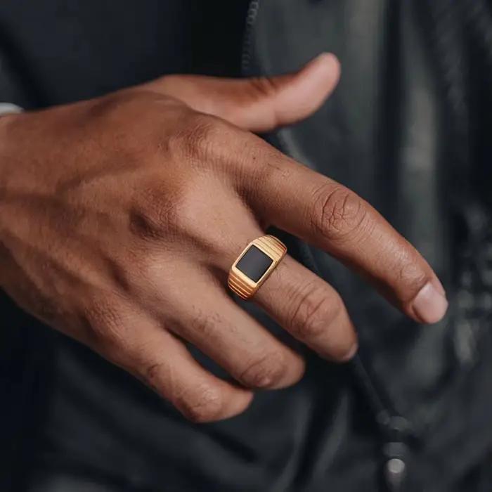 Bague en pierre noire pour hommes, bague carrée en acier inoxydable de couleur or, bague de pouce, chevalière, bague de mariage, cadeau de bijoux classique à la mode