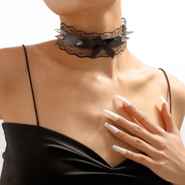 Collier cou goth rose