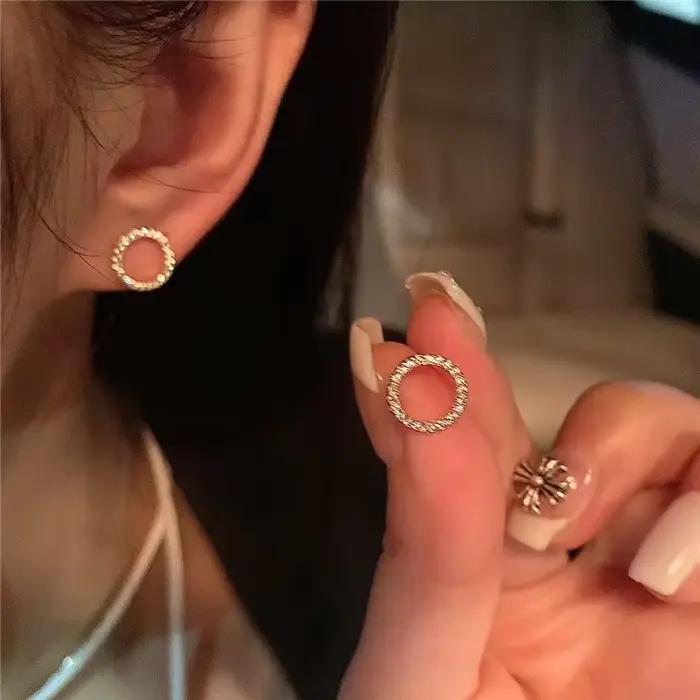 Boucles d'oreilles délicates en petit cercle pour femmes, couleur or, cristal minimaliste, fête coréenne, accessoires de bijoux à la mode d'été